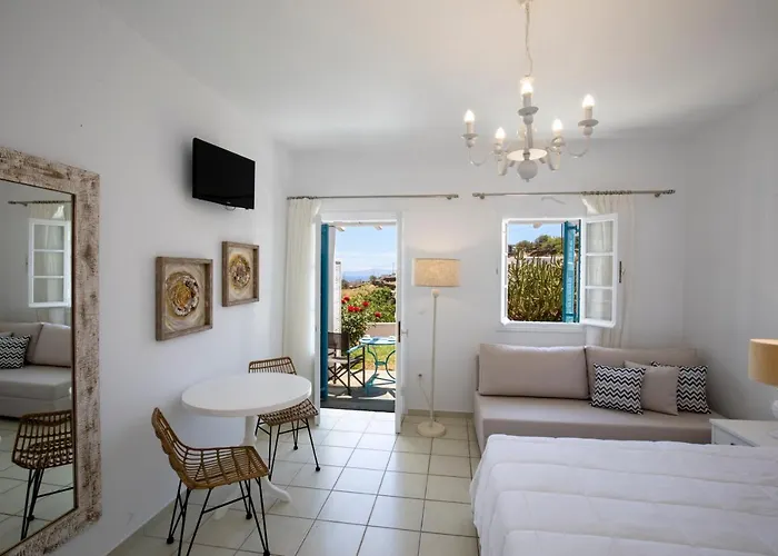 Eutuxia & * Apollonia (Sifnos)