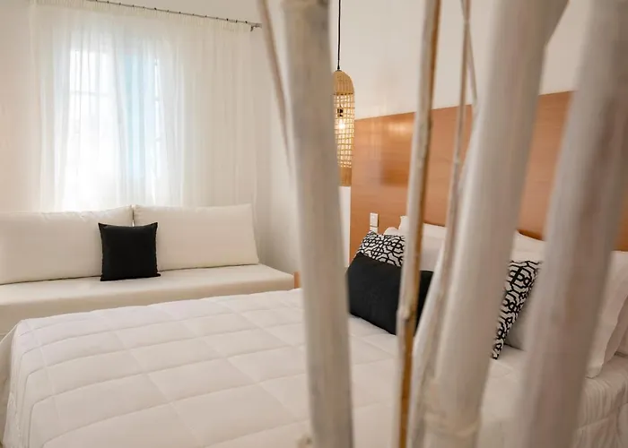 Eutuxia & Apollonia (Sifnos)