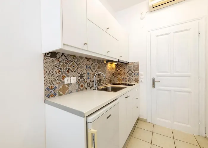 Eutuxia & Apollonia (Sifnos)