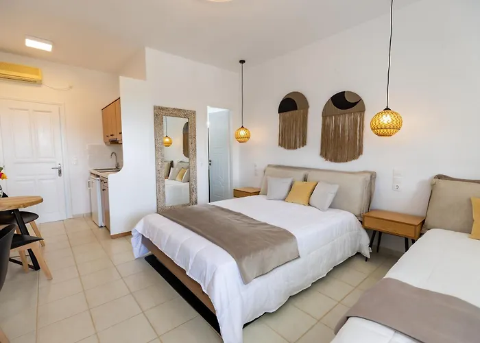 Eutuxia & * Apollonia (Sifnos)