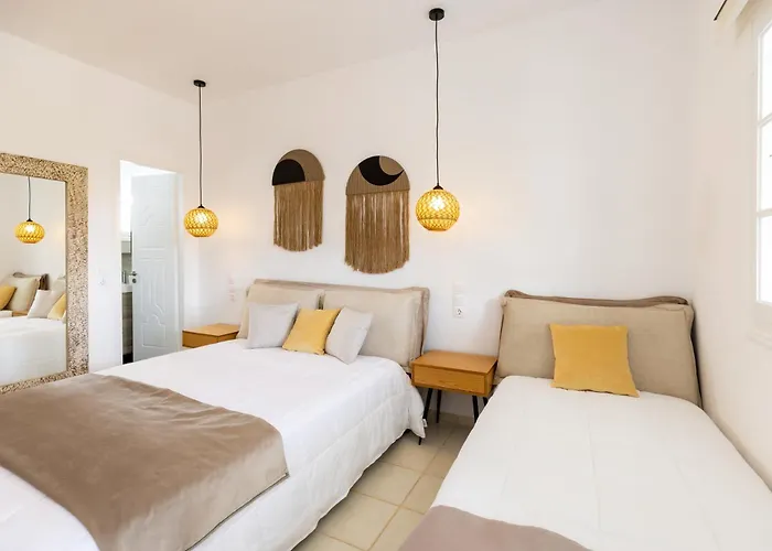 Eutuxia & * Apollonia (Sifnos)