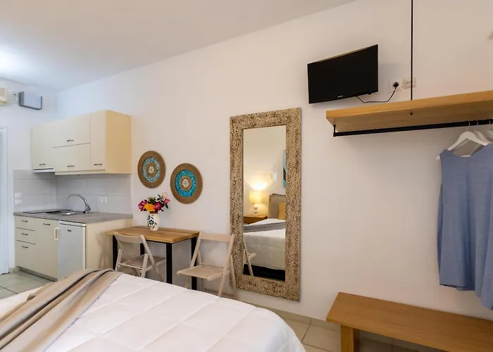 Eutuxia & Apollonia (Sifnos)